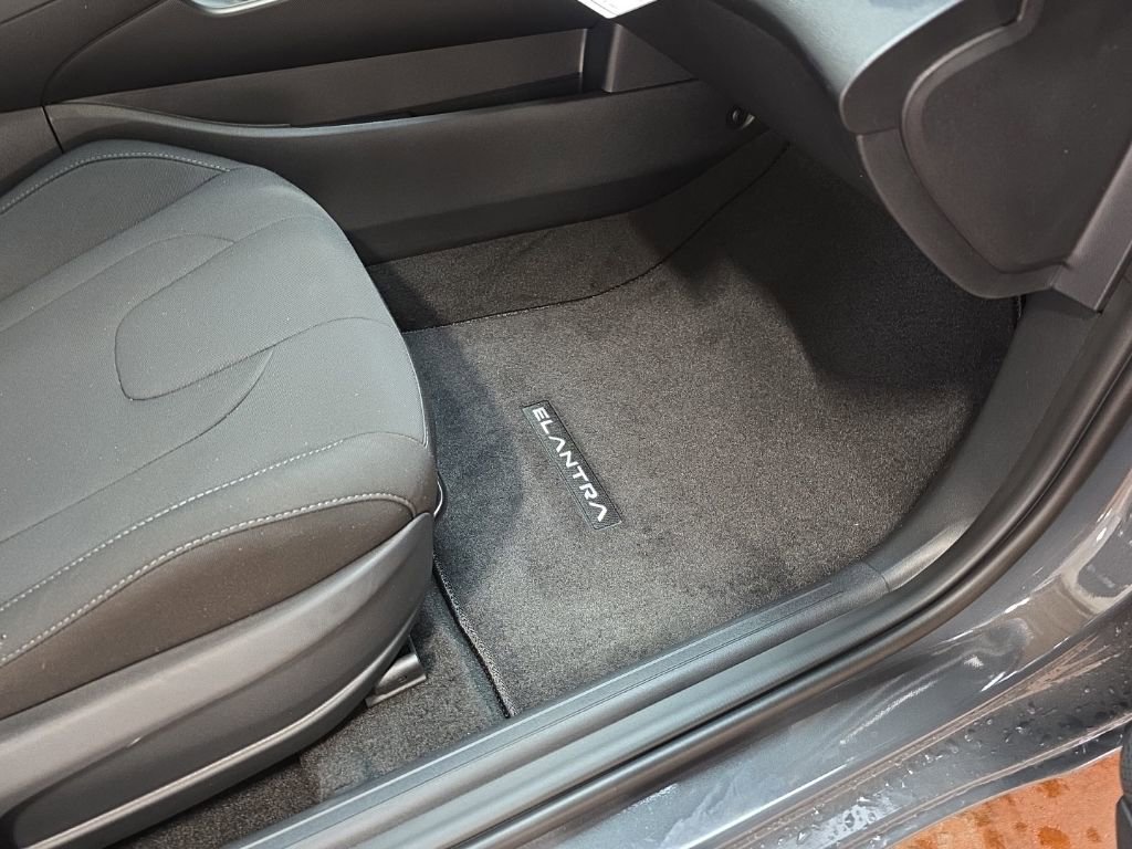 New 2026 Hyundai Elantra SEL Sport FWD image 9