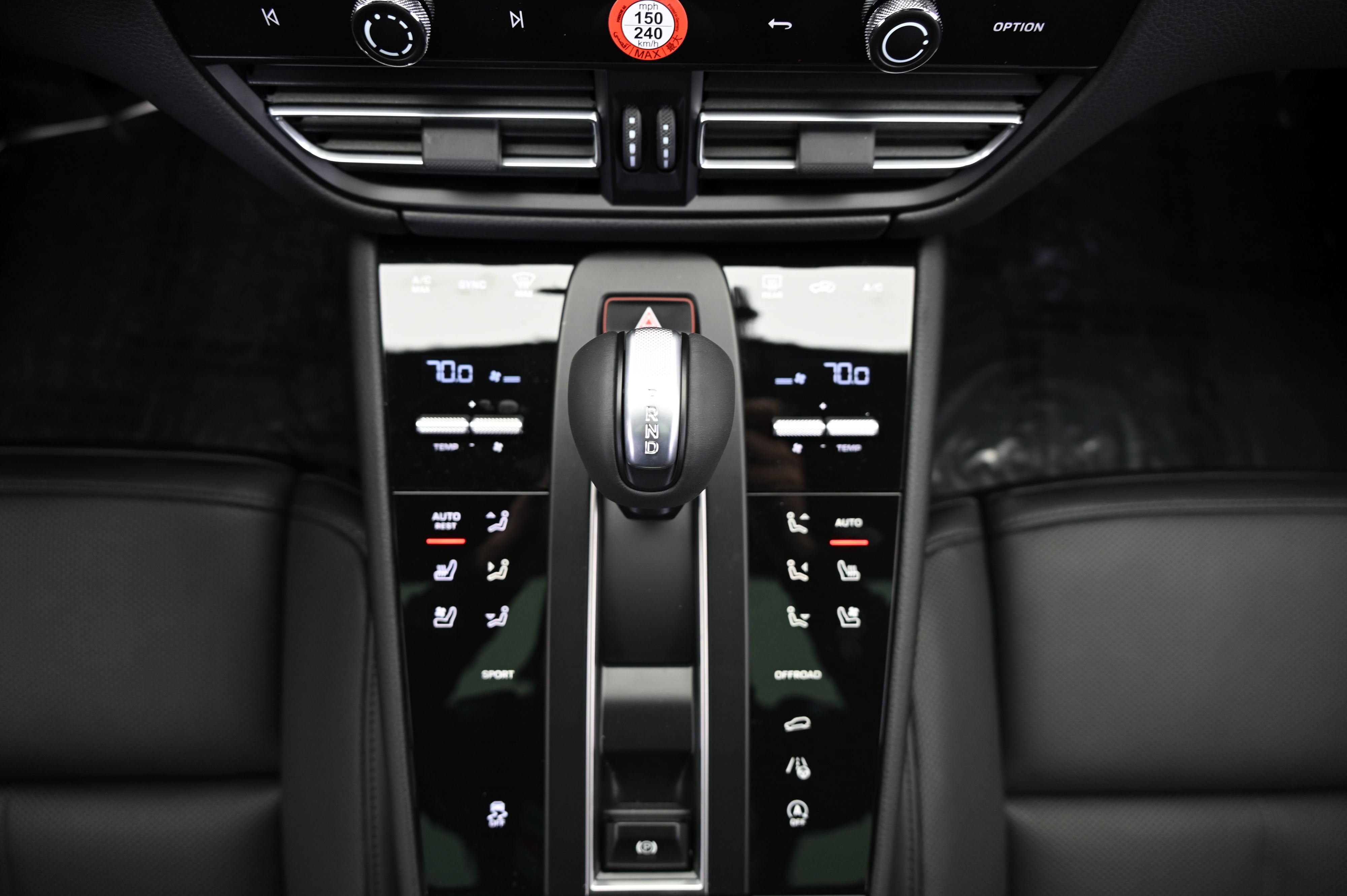 Used 2025 Porsche Macan image 44