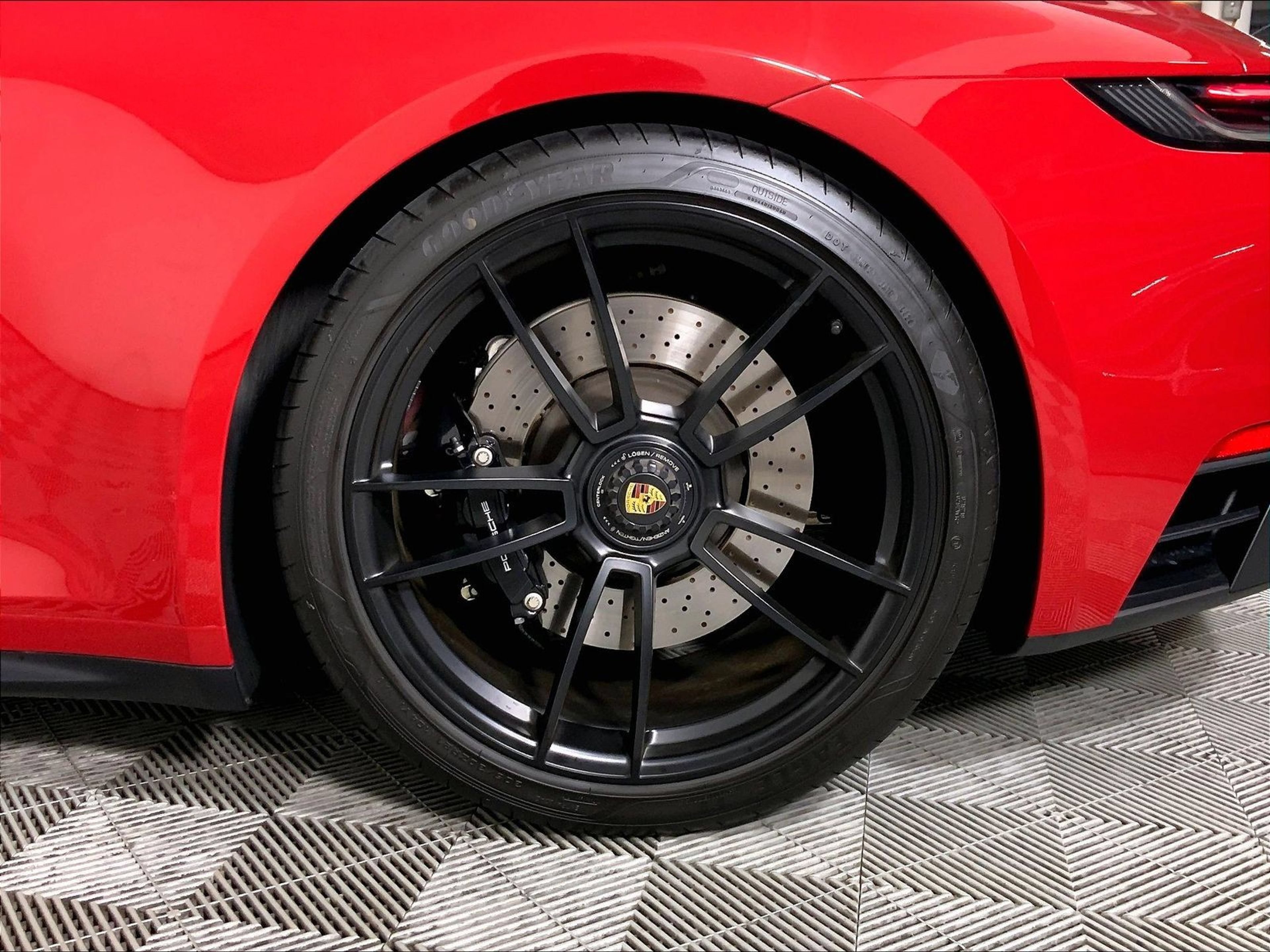Used 2024 Porsche 911 Carrera GTS RWD image 28