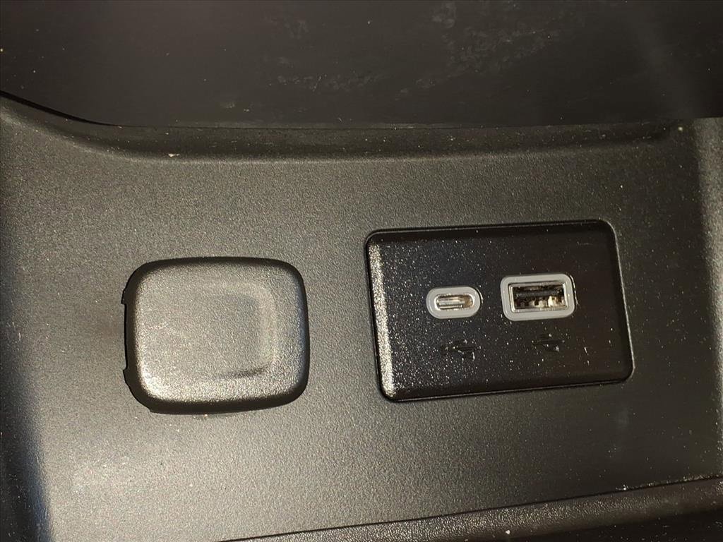 Used 2023 GMC Acadia SLE image 26