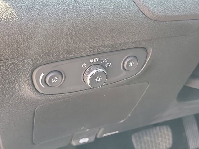 Used 2020 Buick Encore GX Essence w/ Experience Buick Package image 8