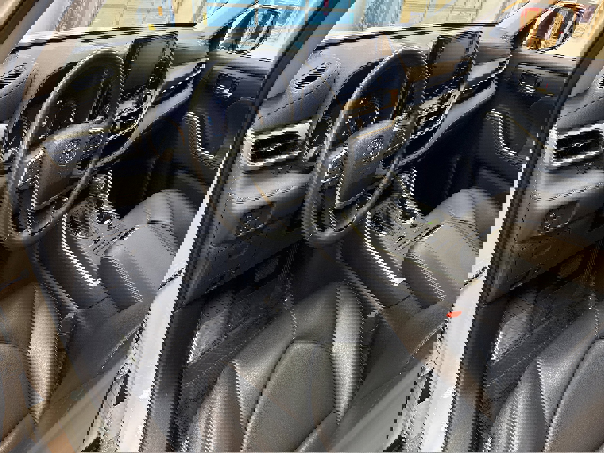 Used 2022 Toyota Highlander XLE image 28