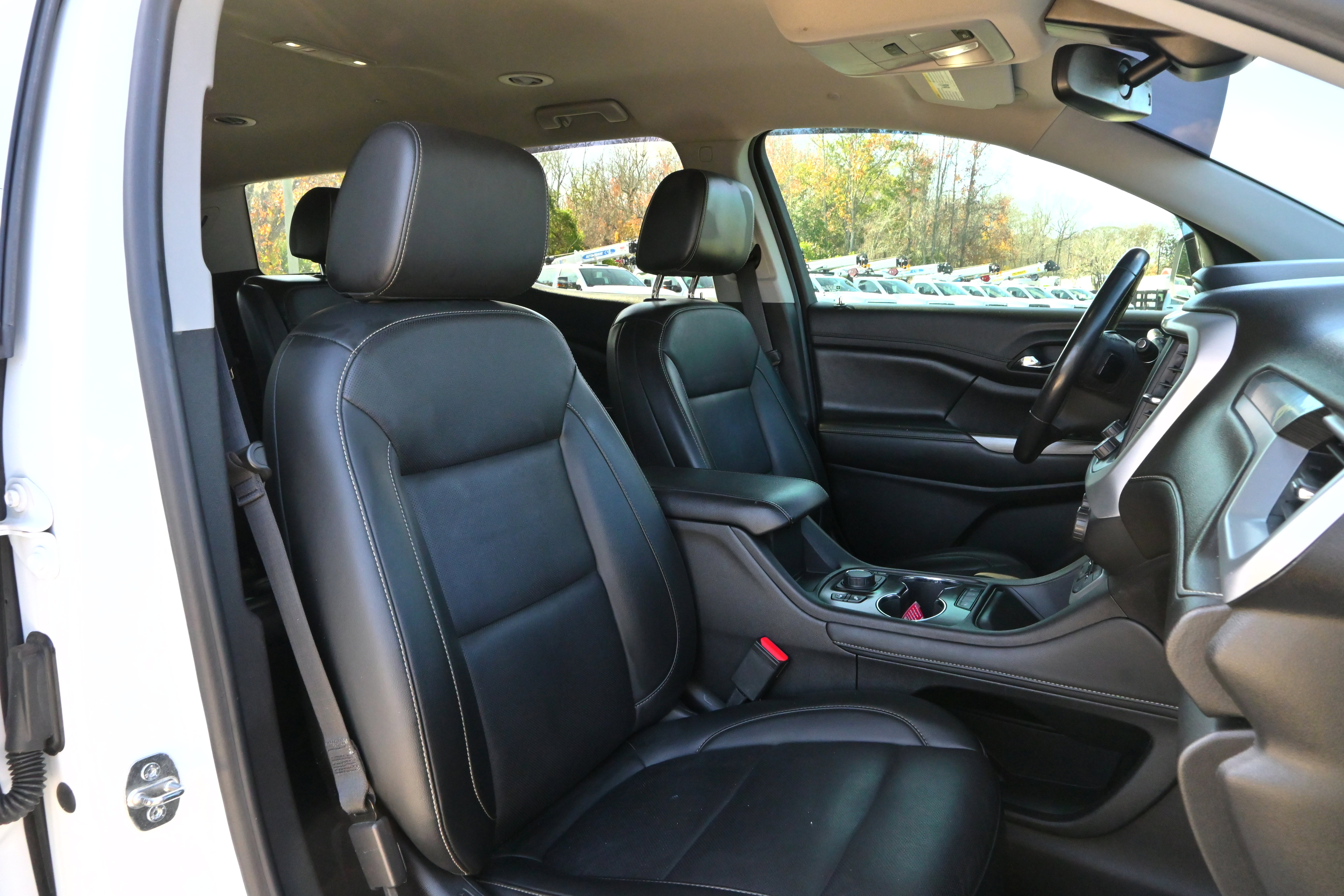 Used 2022 GMC Acadia SLT w/ Technology Package image 11