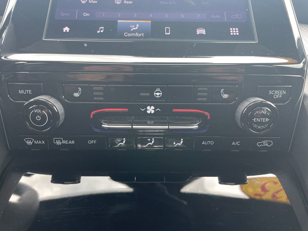 Used 2025 Jeep Grand Cherokee L Altitude w/ Trailer Tow Package image 13