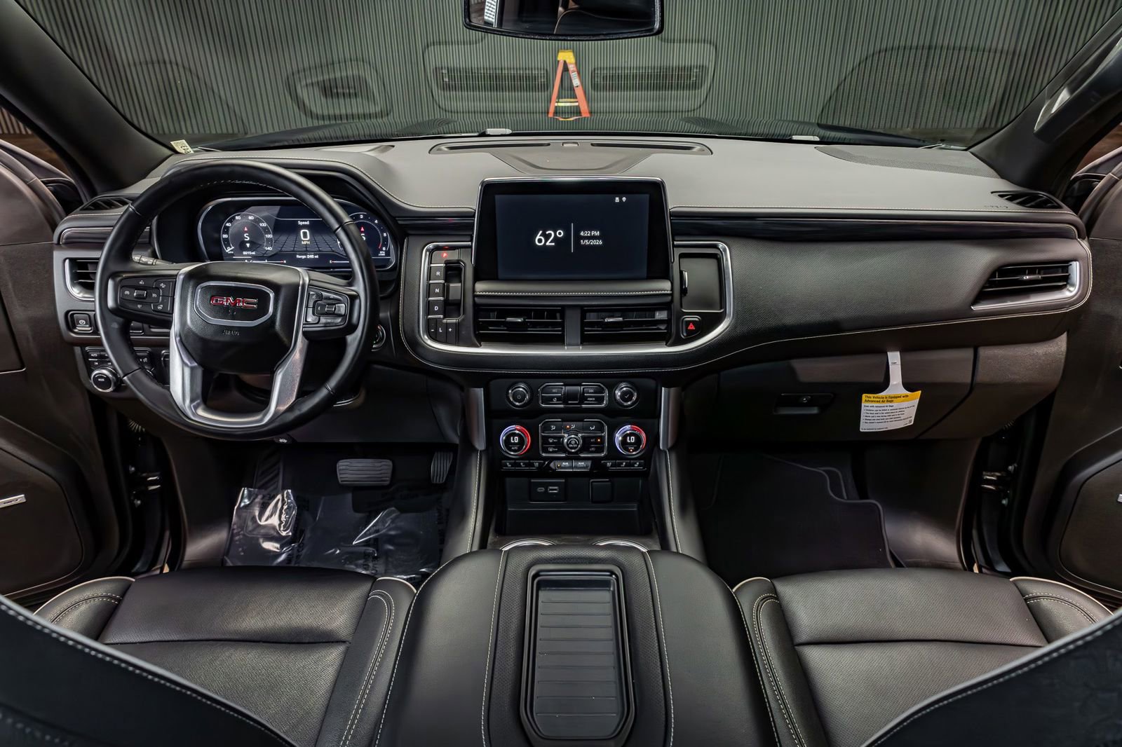 Used 2024 GMC Yukon XL SLT w/ SLT Luxury Package image 15