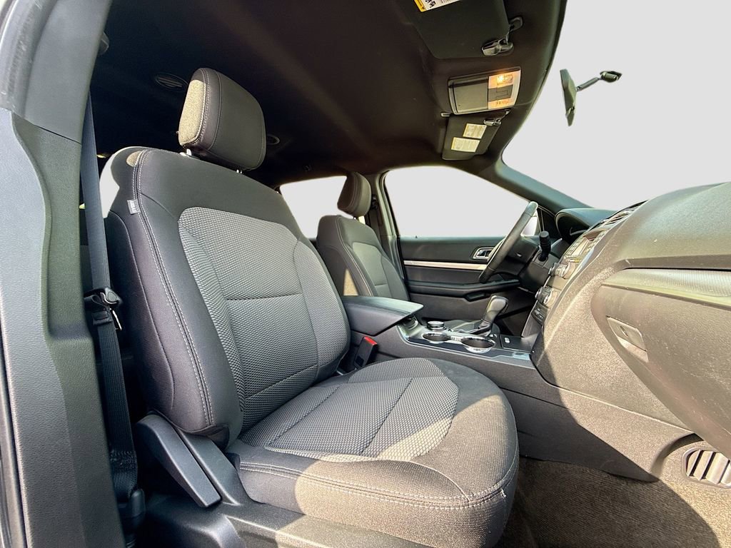 Used 2018 Ford Explorer XLT AWD/4WD image 30
