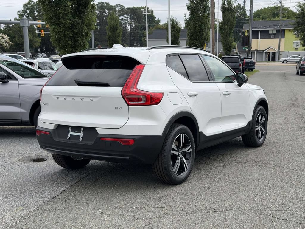 New 2026 Volvo XC40 B4 Core w/ Climate Package FWD image 19