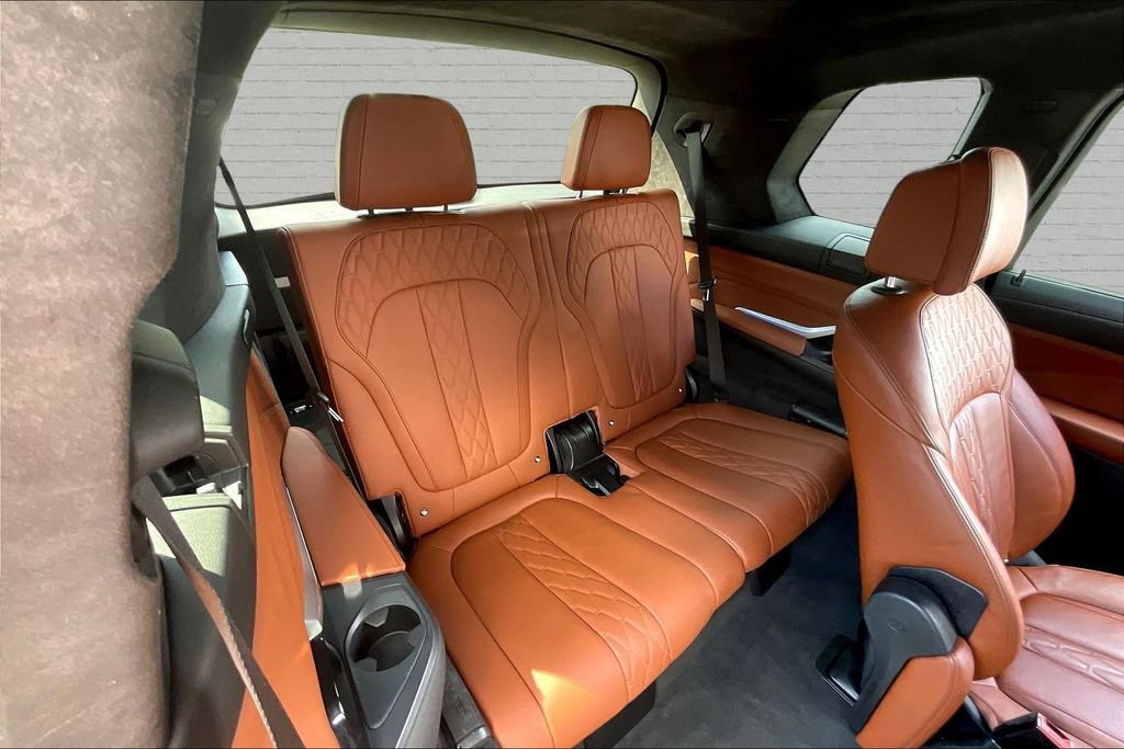 Used 2022 BMW X7 xDrive40i w/ M Sport Package AWD/4WD image 25