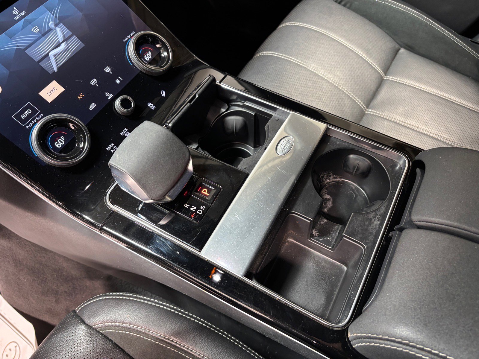 Used 2022 Land Rover Range Rover Velar R-Dynamic S AWD/4WD image 13