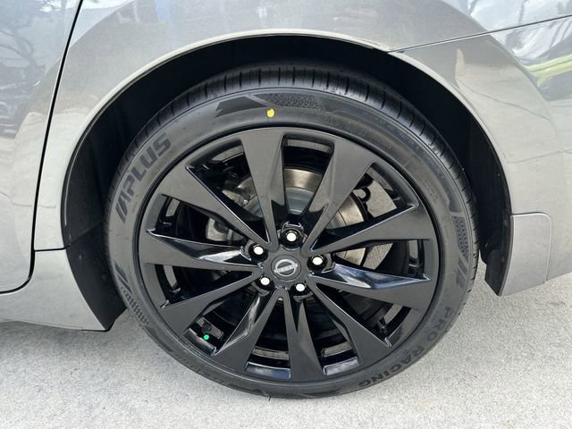 Used 2023 Nissan Maxima SR w/ Sport Mat Group image 11