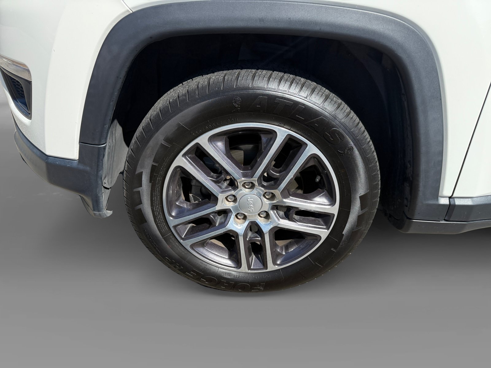 Used 2018 Jeep Compass Latitude w/ Popular Equipment Group FWD image 9