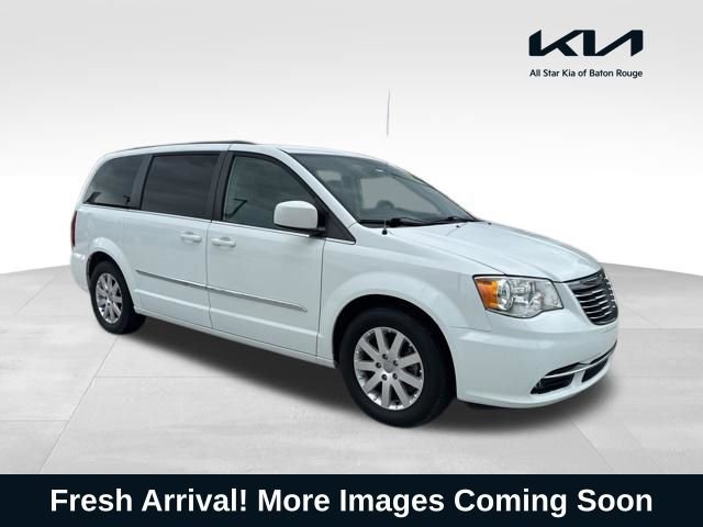 Used 2015 Chrysler Town & Country Touring image 1