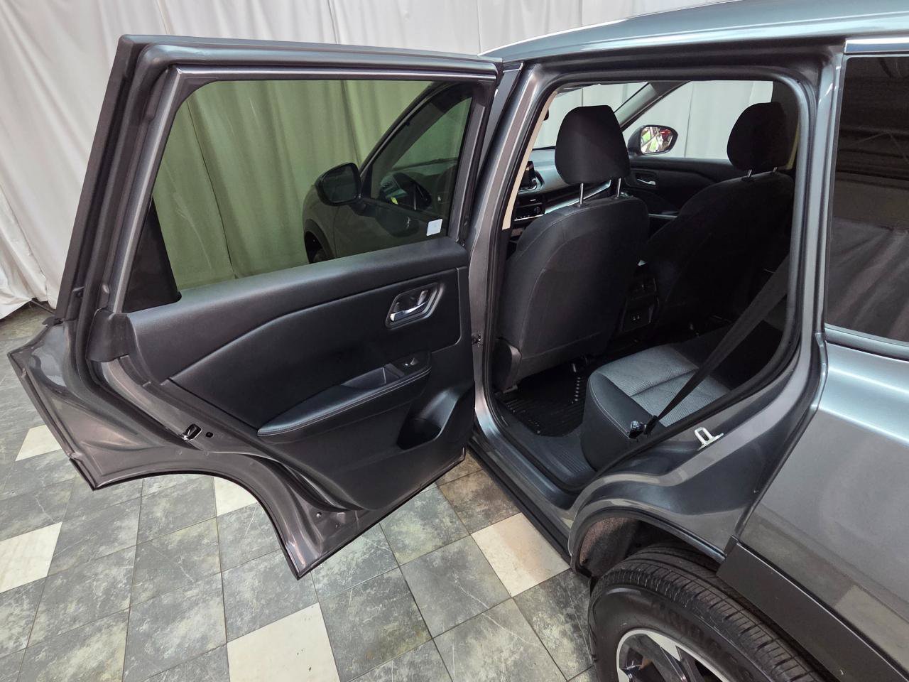 Used 2025 Nissan Rogue SV AWD/4WD image 13