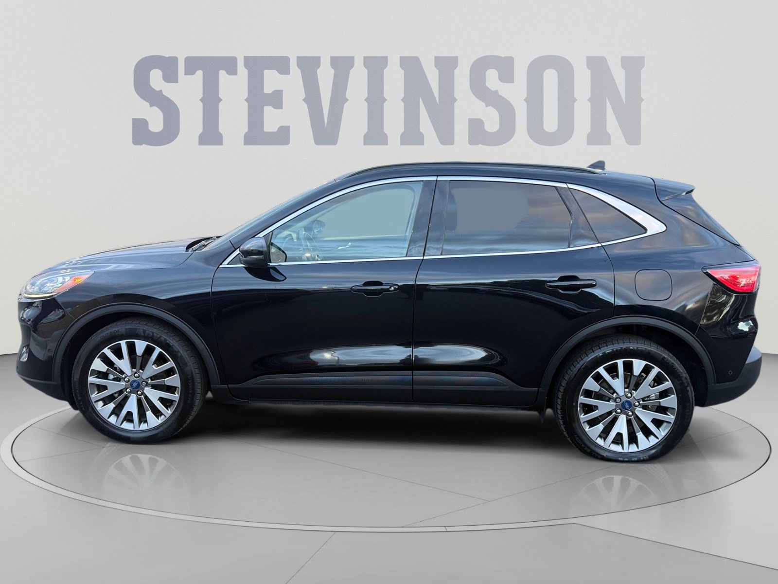 Used 2020 Ford Escape Titanium w/ Titanium Premium Package 2.0 AWD/4WD image 2