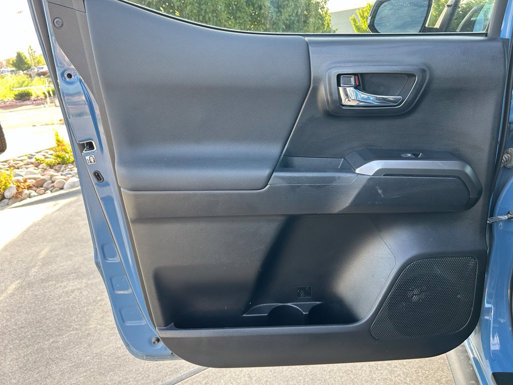 Used 2019 Toyota Tacoma TRD Sport AWD/4WD image 25