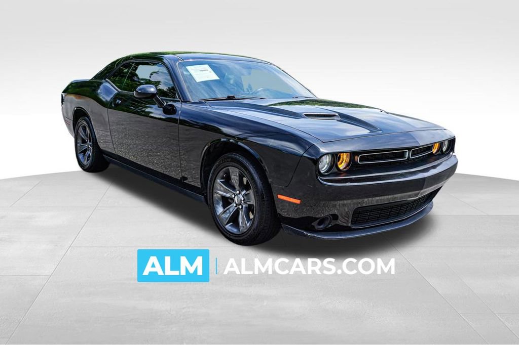 Used 2019 Dodge Challenger SXT RWD image 1