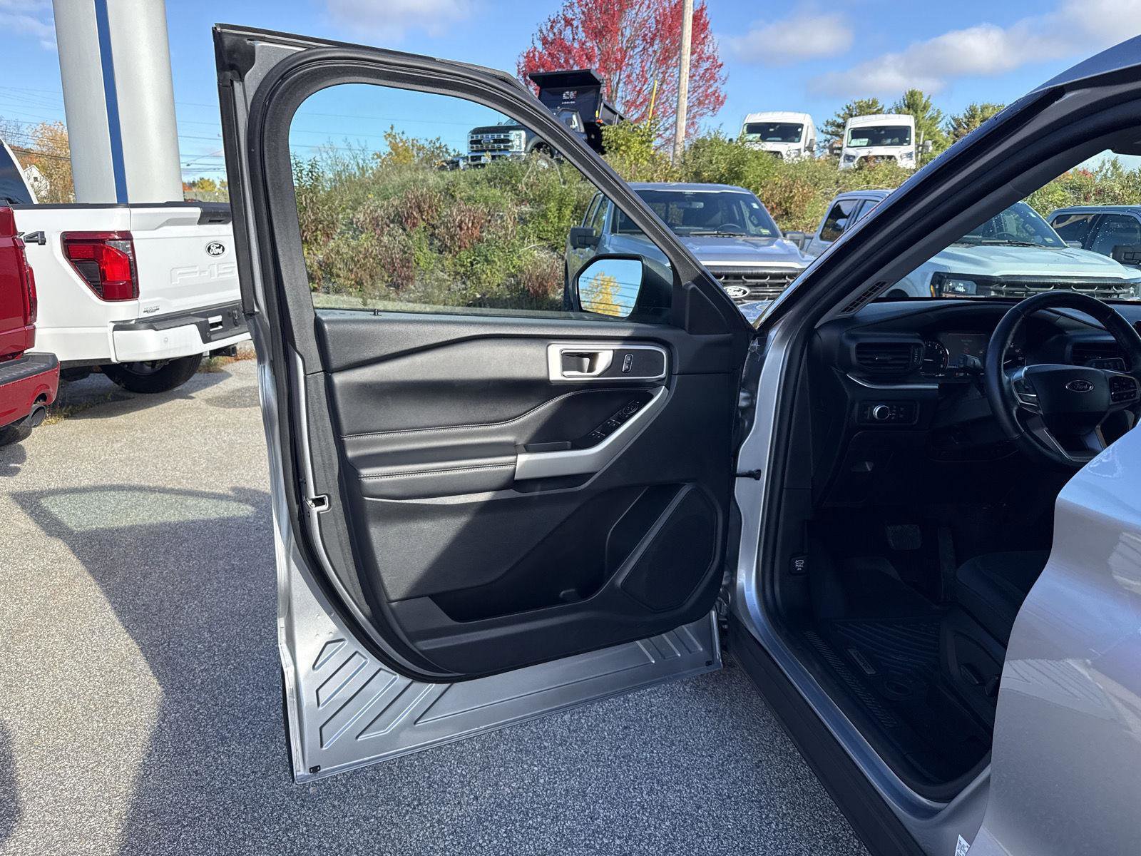 Used 2021 Ford Explorer XLT w/ Class III Trailer Tow Package image 11