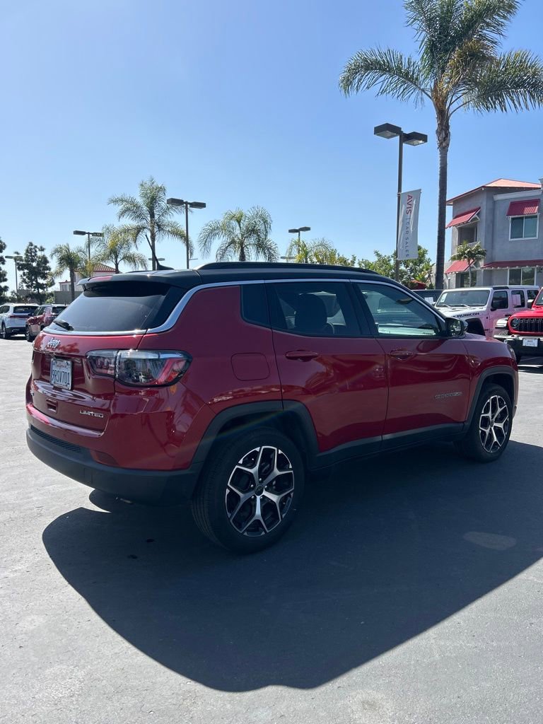 Used 2025 Jeep Compass Limited AWD/4WD image 3