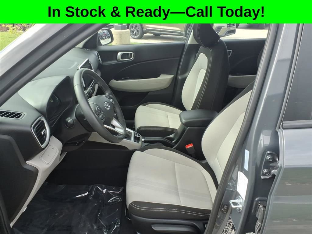 Used 2025 Hyundai Venue SEL image 25