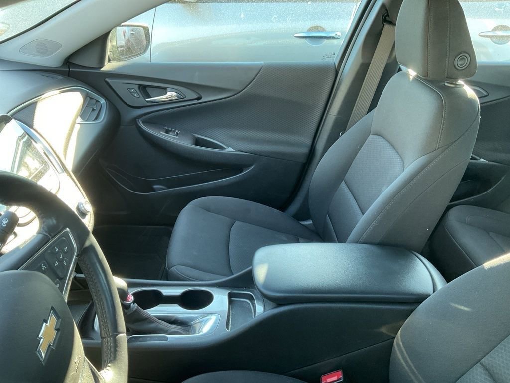 Used 2021 Chevrolet Malibu RS w/ LPO, Convenience Package 2 image 9