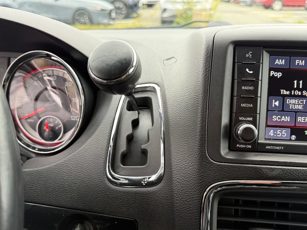 Used 2017 Dodge Grand Caravan SE FWD image 28