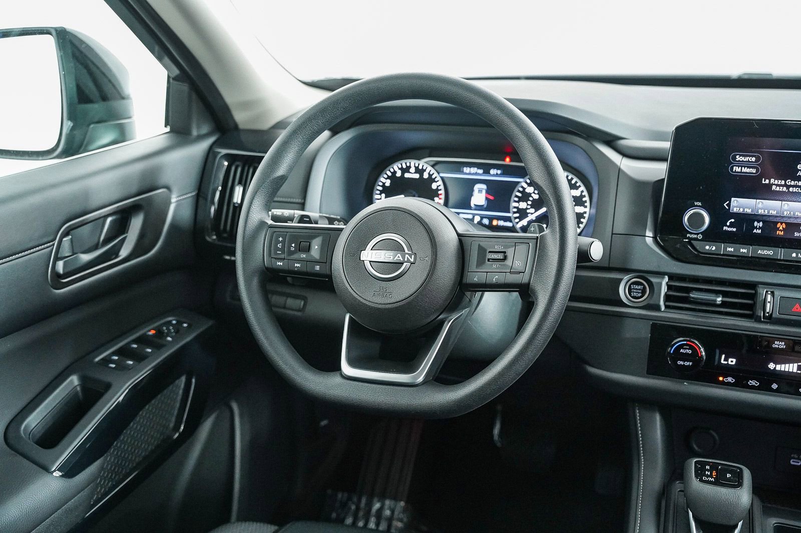 Certified 2025 Nissan Pathfinder S image 17