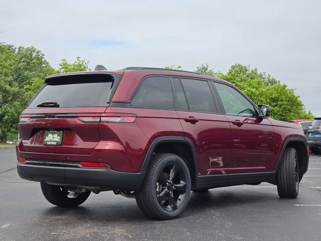 Used 2024 Jeep Grand Cherokee Altitude AWD/4WD image 23