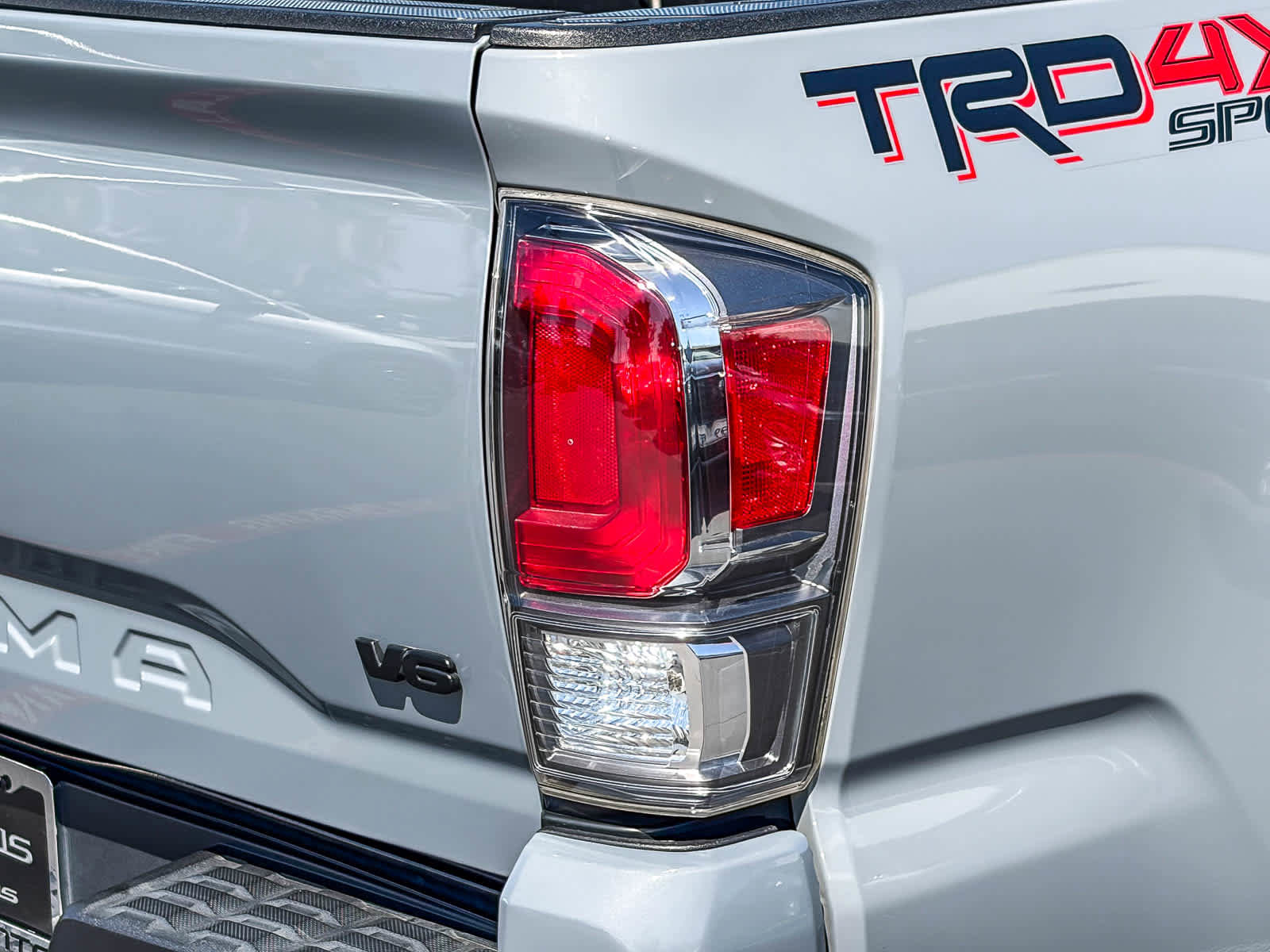 Used 2020 Toyota Tacoma TRD Sport AWD/4WD image 8