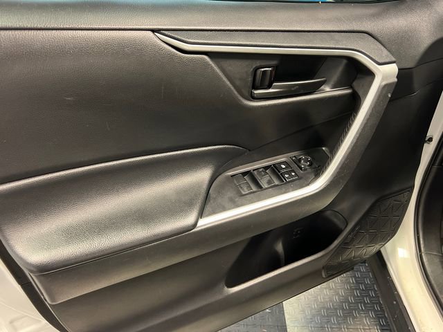 Used 2021 Toyota RAV4 LE image 7