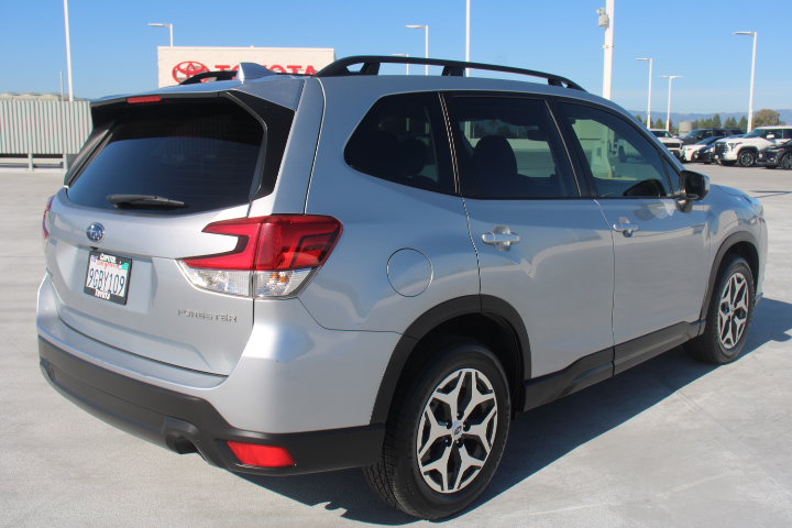 Used 2023 Subaru Forester Premium AWD/4WD image 3