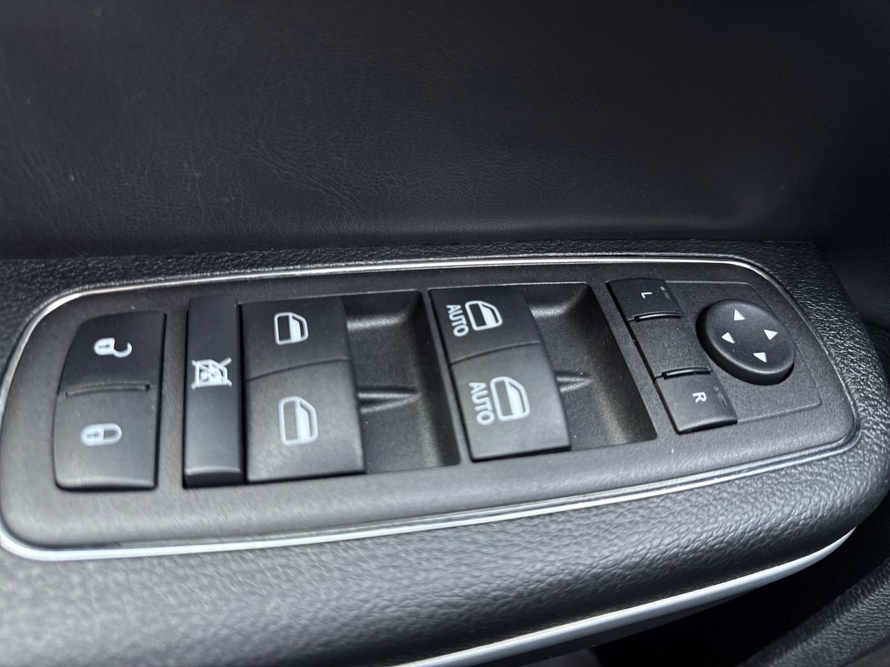 Used 2023 Chrysler 300 Touring L w/ Popular Equipment Group image 29