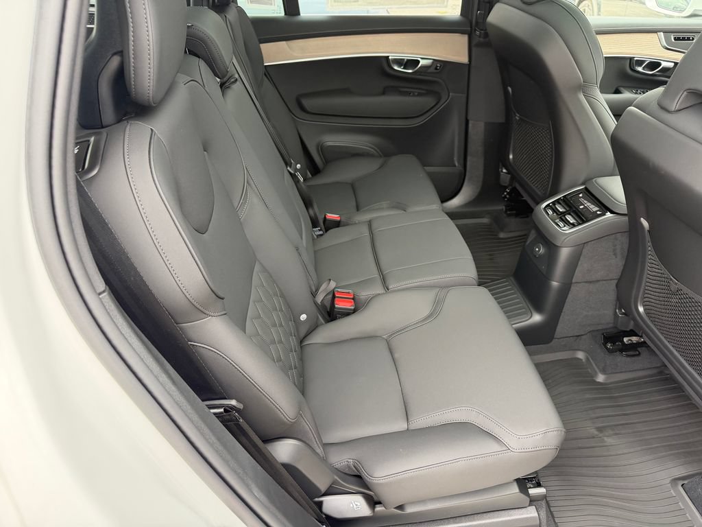 New 2026 Volvo XC90 T8 Plus w/ Protection Package Premier AWD/4WD image 11