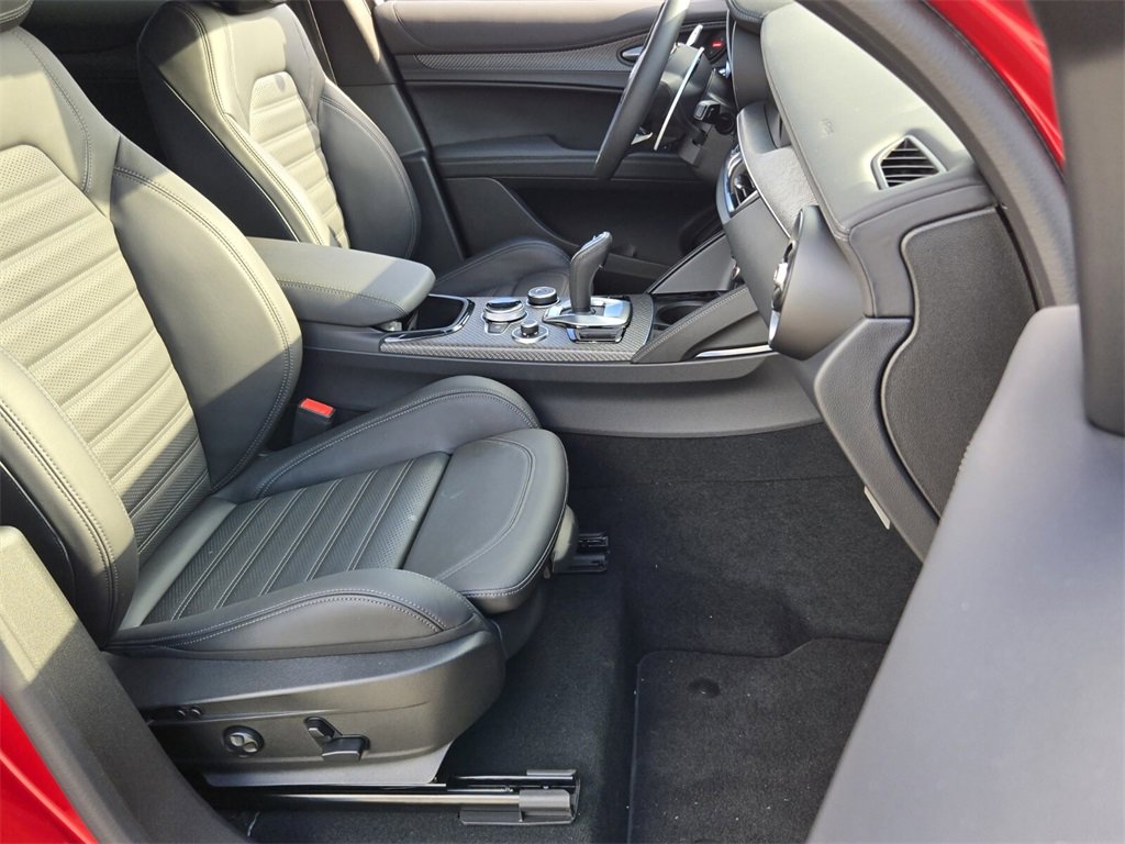 Used 2024 Alfa Romeo Stelvio Quadrifoglio image 16