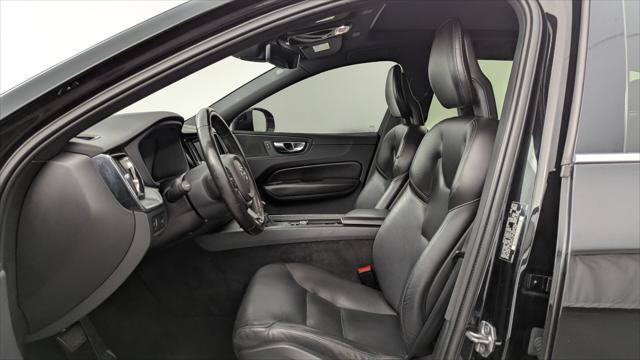 Used 2019 Volvo XC60 T5 Momentum w/ Premium Package FWD image 14