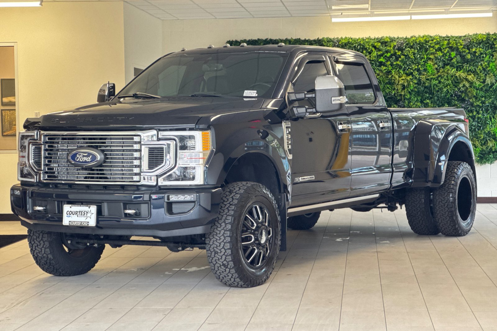 Used 2022 Ford F350 Platinum image 8