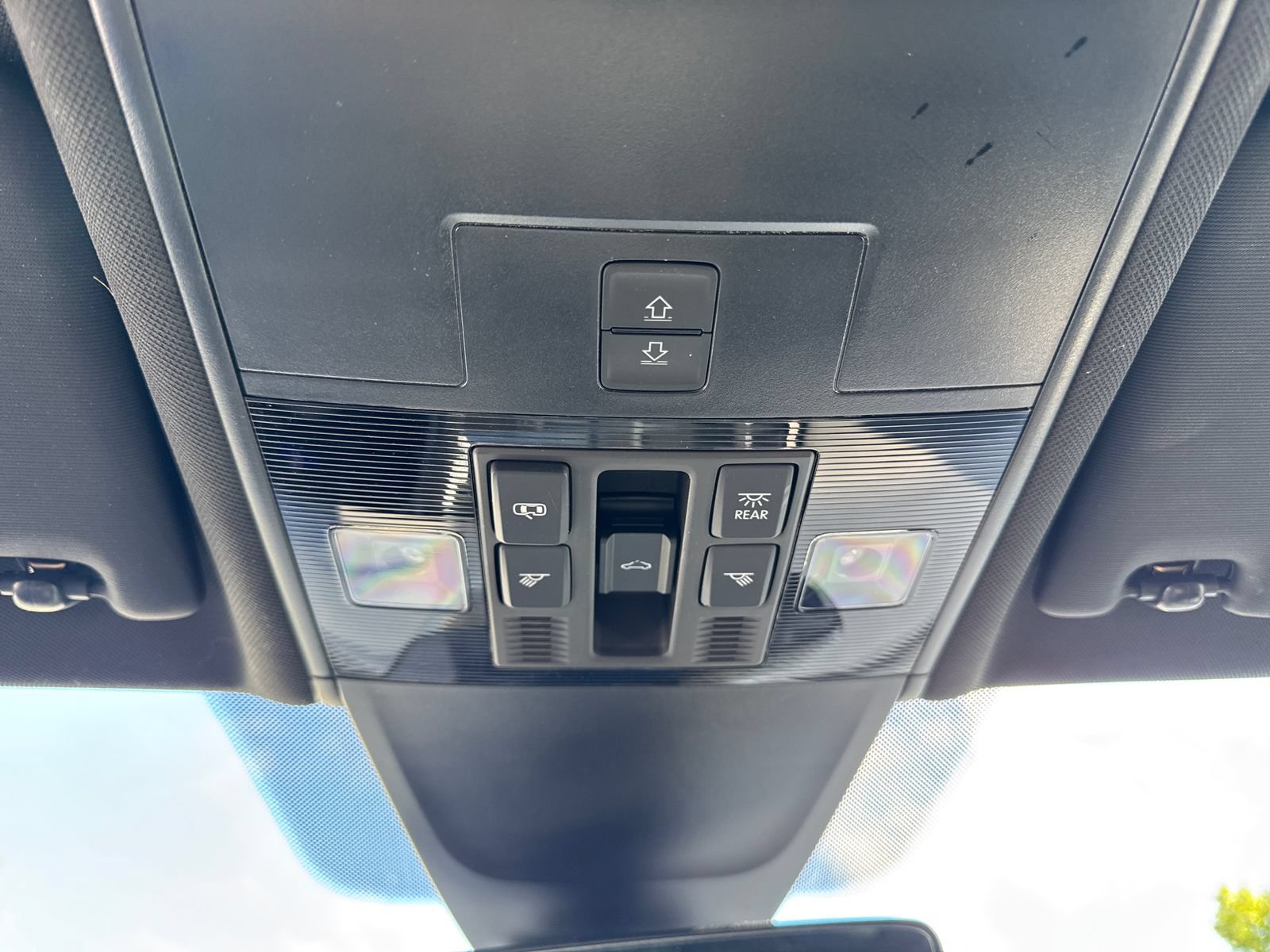 Certified 2023 Volkswagen Tiguan SE R-Line FWD image 35