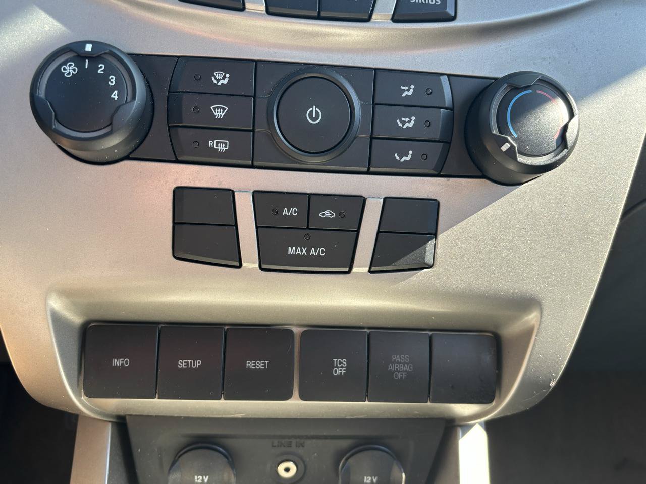 Used 2008 Ford Focus SE FWD image 14