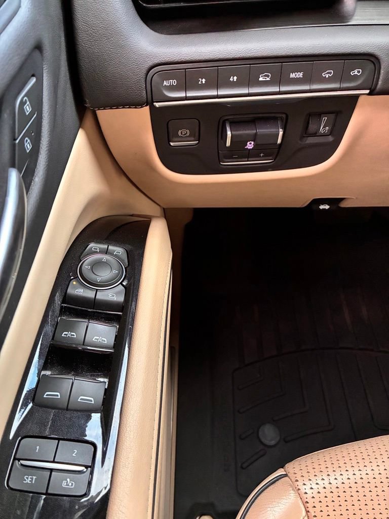 Used 2023 Cadillac Escalade Premium Luxury w/ Performance Package AWD/4WD image 31