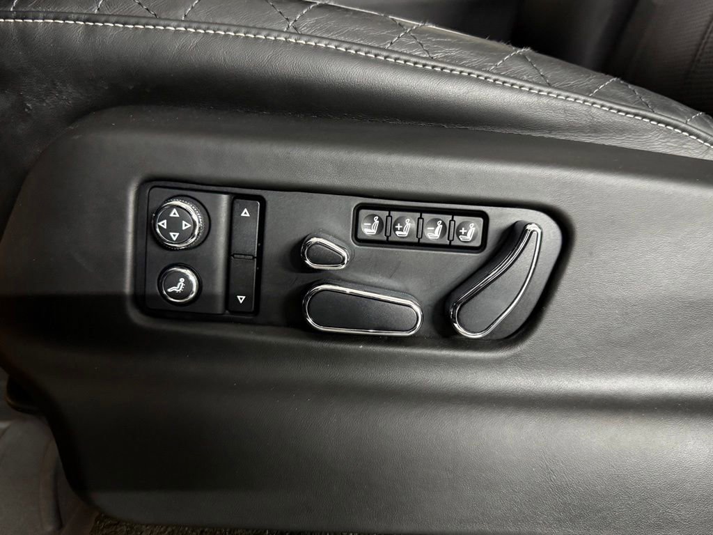 Used 2017 Bentley Bentayga AWD/4WD image 17