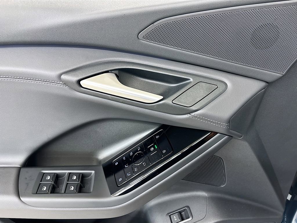 New 2025 Audi Q6 e-tron Premium image 20