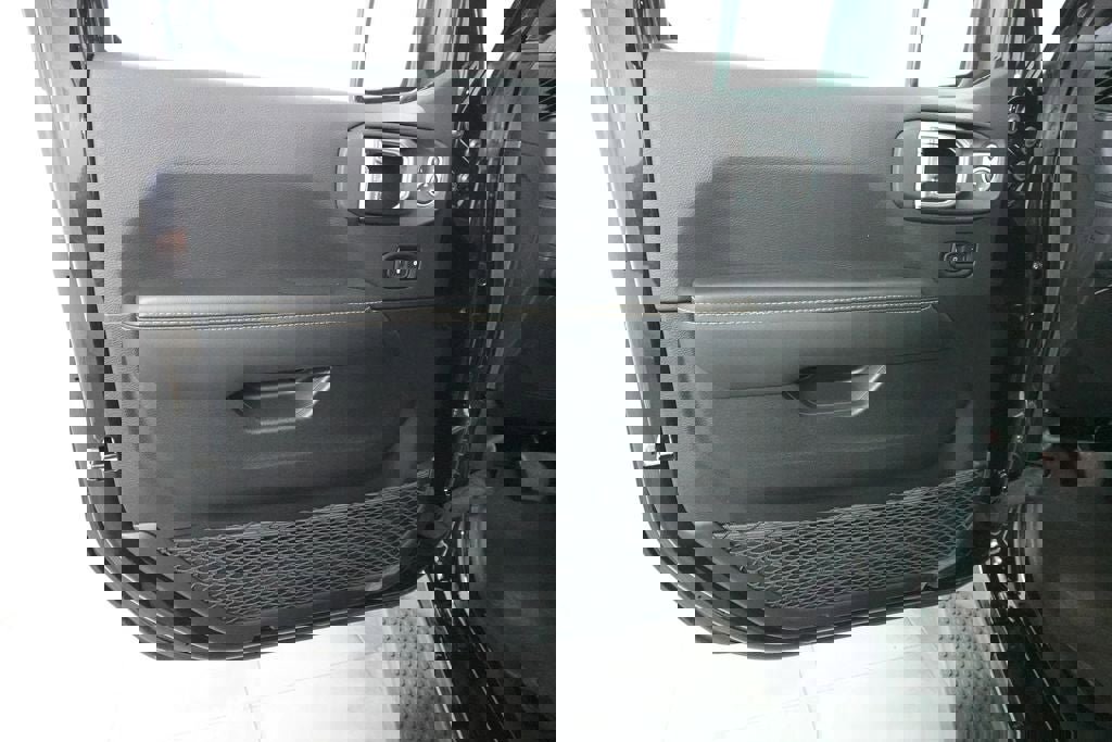 Used 2025 Jeep Wrangler Unlimited Sahara image 21