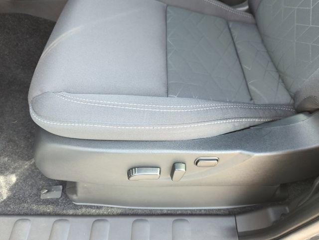 Certified 2025 Nissan Frontier SV image 31