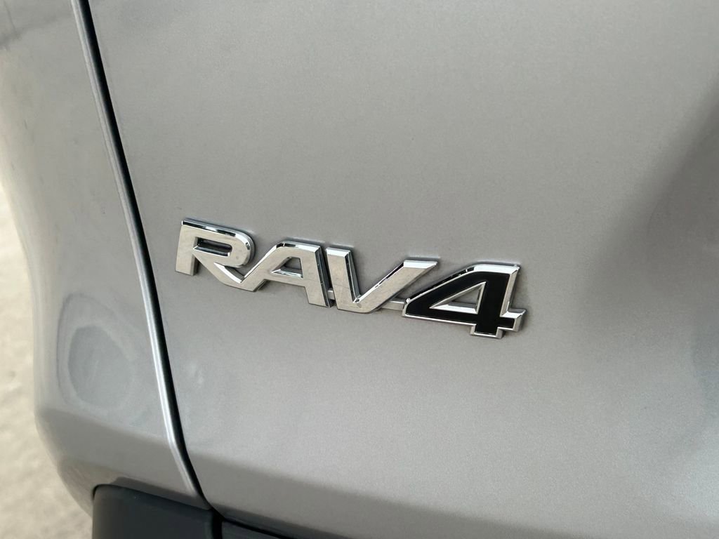Used 2021 Toyota RAV4 XLE w/ Convenience Package AWD/4WD image 13