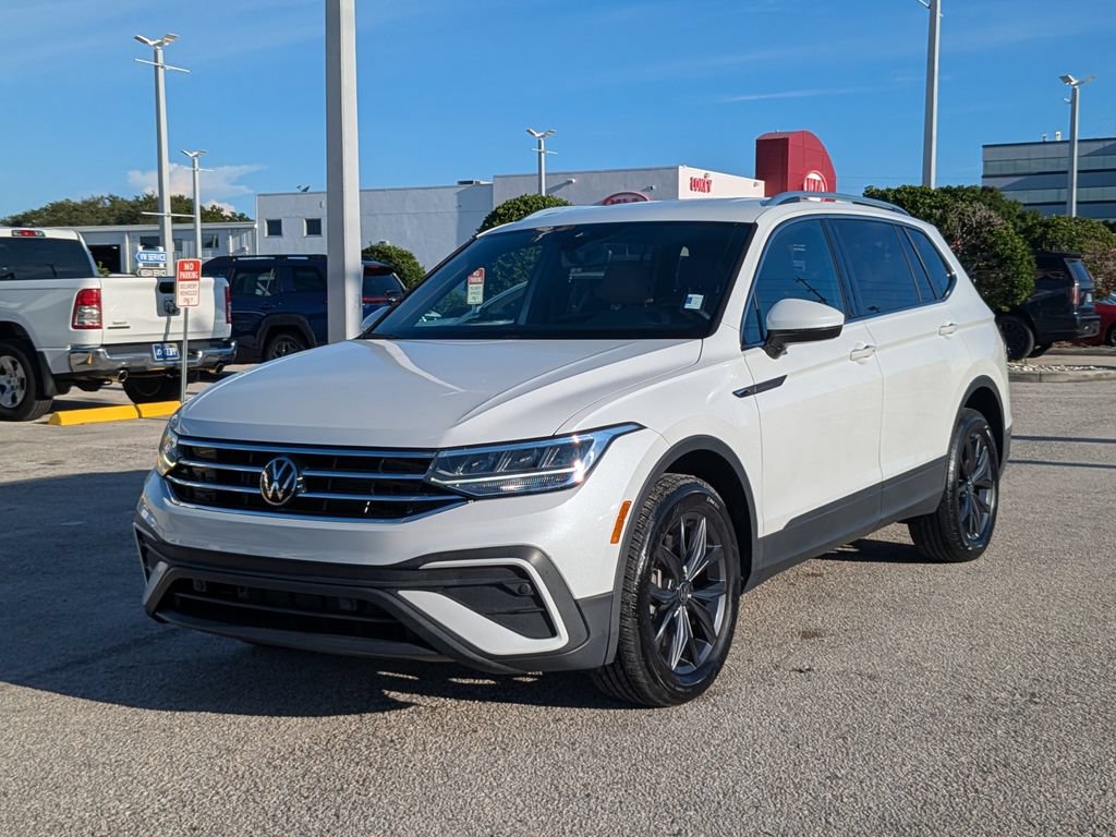 Used 2023 Volkswagen Tiguan SE FWD image 2