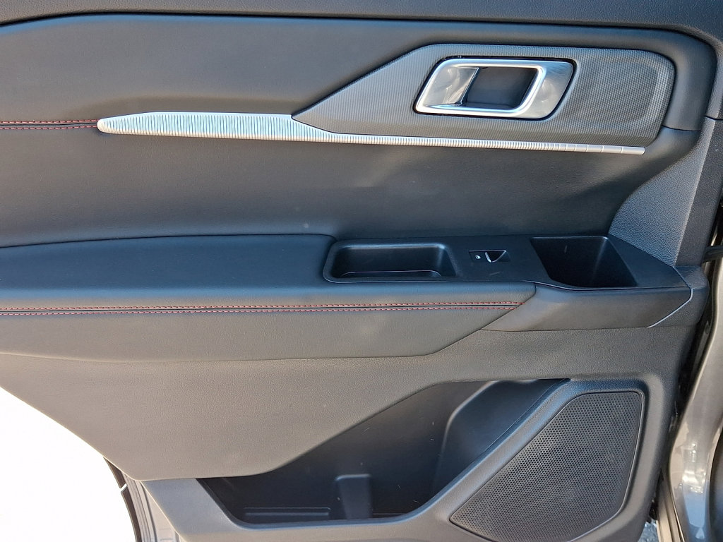 Used 2025 Ford Explorer ST-Line AWD/4WD image 19