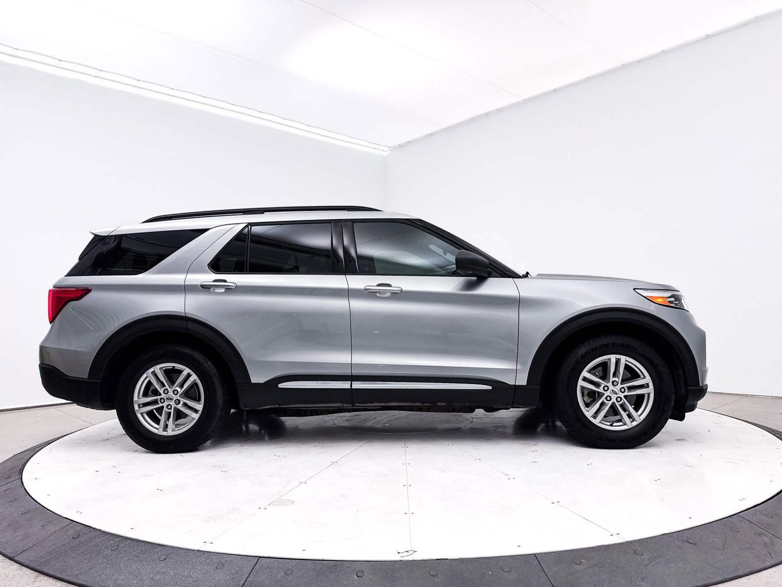 Used 2020 Ford Explorer XLT RWD image 41