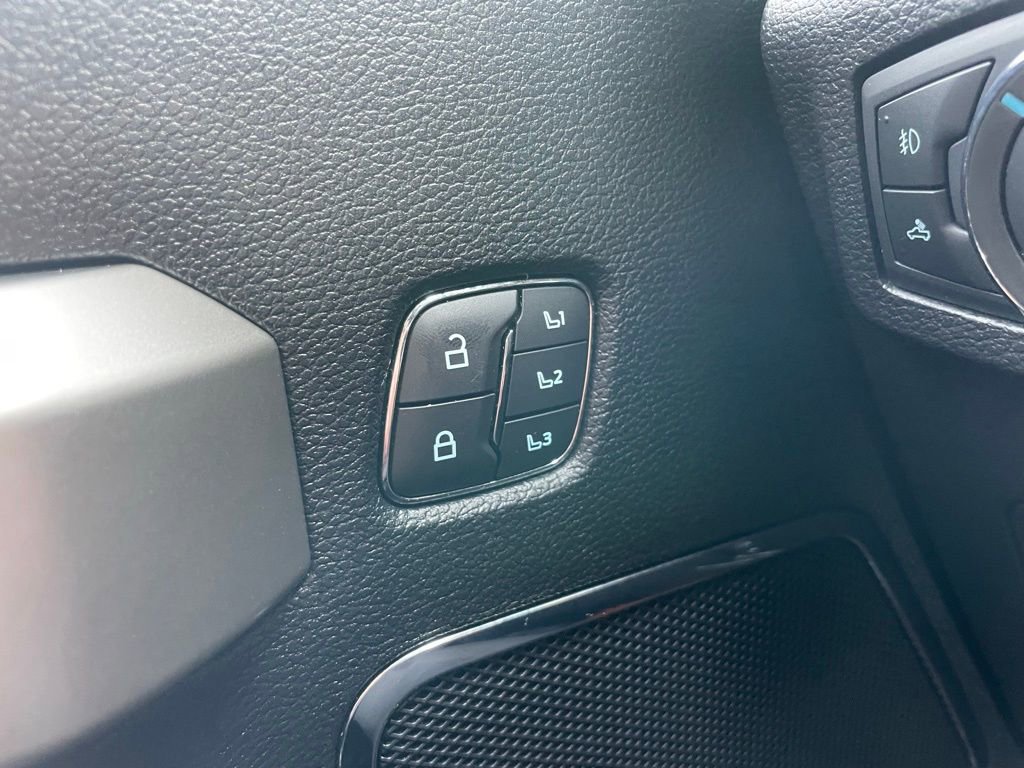 Used 2021 Ford F250 Lariat w/ Lariat Value Package image 26