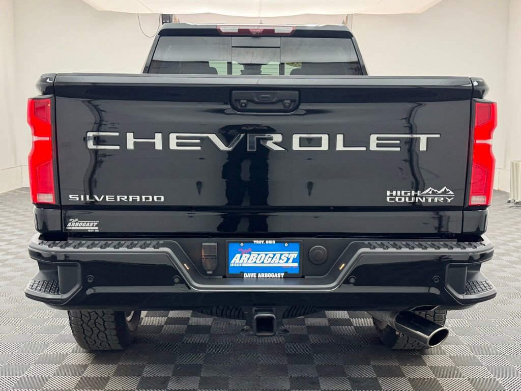 Used 2025 Chevrolet Silverado 2500 High Country w/ Technology Package AWD/4WD image 12