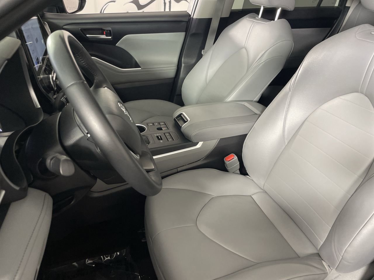 Used 2025 Toyota Highlander XLE image 20