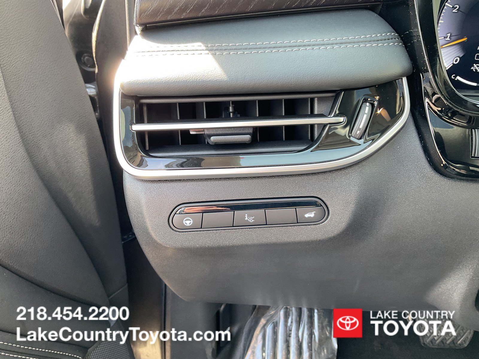 Used 2025 INFINITI QX60 Sensory AWD/4WD image 34